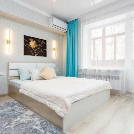 Шикарная Квартира В Золотом Квадрате Almaty Exterior photo